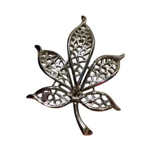 Vintage Silver-Tone Openwork Leaf Brooch – Mid-Century Maple Leaf Pin